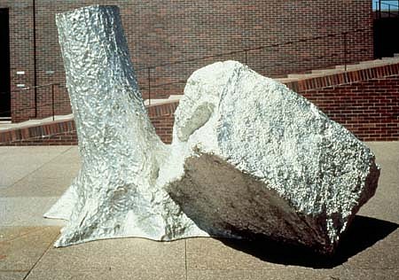 Robert Lobe
Harmony Ridge #19, 1987- 1988
hammered aluminum, 76 x 101 x 76 inches