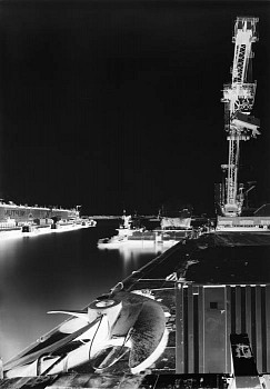 Vera Lutter - Crane, Neptun Werft, Warnem�nde, III: July 29, 1997