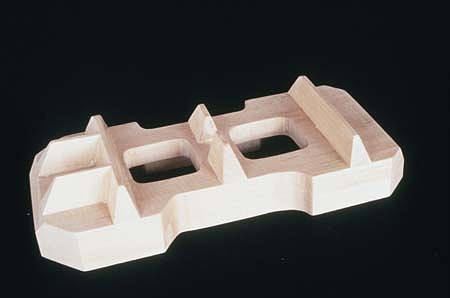 Annetta Kapon
Guise, 2000
basswood, 14 x 6 x 3 inches