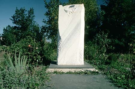 Sheree Kaslikowski
Here, 1995-96
white marble and perennials, 7' x 10' x 13'