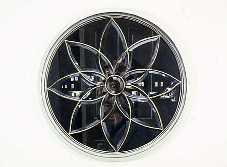 Leeah Joo
Keeping up with the Joneses, 2006
acrylic on canvas, 20 inches in diameter
