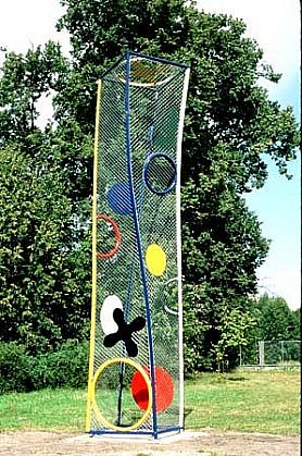 Tadashi Hashimoto
Crossing at Oronsko, 1998
steel, paint, chain link, 252 x 60 x 60 inches