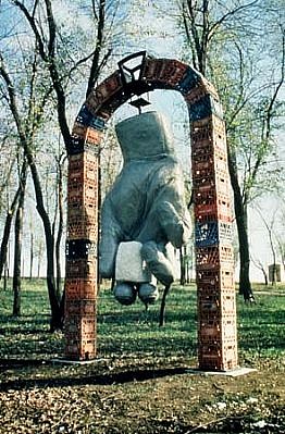 Joseph Girandola
Keystone, 2001
aluminum, marble, steel, milk crates, 144 x 84 x 54 inches