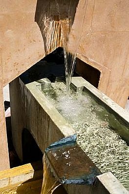 Michael Acker
Bayer Arches, 2000
concrete, copper, water, plants, 81 x 96 x 96 inches