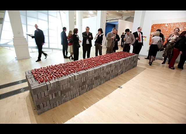 Marcella Campa
Identity Map Games, 2008
1500 grey bricks, red plastic, 75 x 480 x 120 cm
