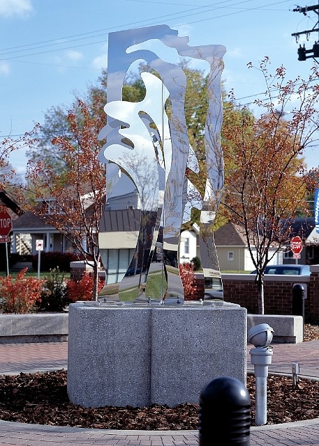 Mary Gillis
Longest Stream, 2002
polished stainless steel, 168 x 72 x 60 in.