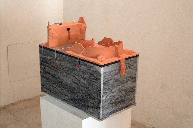 Henry Eric Hernandez Garcia
Sala Transitoria, 2002 - 2005
ceramic, marble, glass, white and black sateen, 30 x 60 x 45 cm