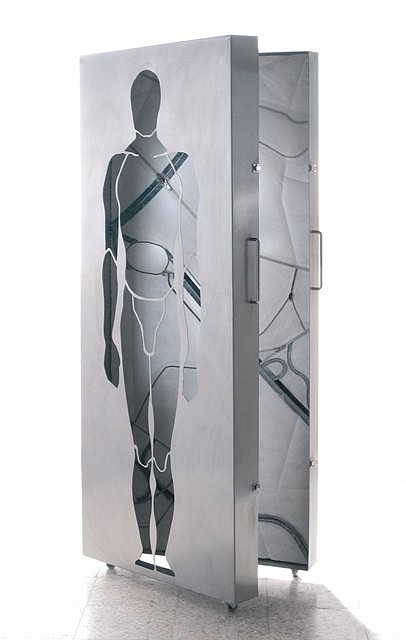 Esther Pizarro Juanas
Caja-Mapa II, 2004
acero inox, metacrilito, cera, cremalleras, stainless steel, plastic, wax, zippers, 78 x 45 x 20 cm