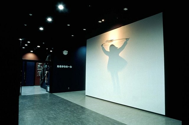 Kumi Yamashita
Glider, 2002
light, shadow, metal
Takikawa Hall, Hokkaido, Japan