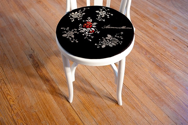 Evelyn Hellenschmidt
A Time Will Come detail, 2011
iron, silver, embroidery, old chair, 310 x 200 x 200 variable