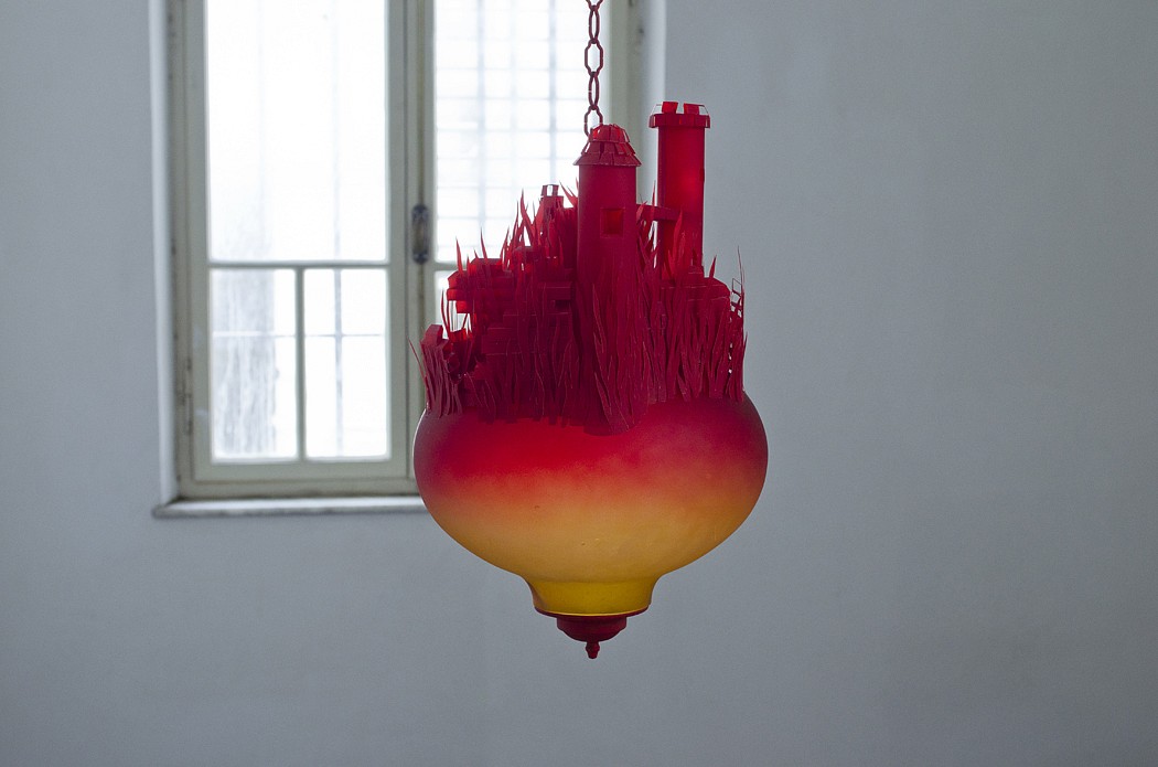 Rimma Arslanov
Castle, 2011
glass, chain, red color, red pergament paper, 17 x 10 x 10 in.