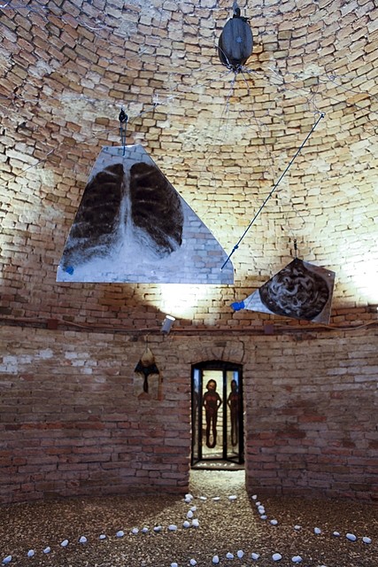 AM Hoch
Metamorfosi di una barca (first entrance), 2011
painted mirrors suspended with wires and pulleys, circular basement floor of castle tower, room approx. 21.5 ft (Diameter) x 13.78 ft (H)