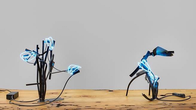 Jo Nigoghossian
Blue Leaves, 2015
Steel and neon, 14 x 13 x 45 in.