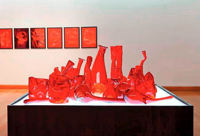 Mario Navarro
Red Lab, 2011
Blown glass, wood and electric light, 59 x 39 5/16 x 39 5/16 in.