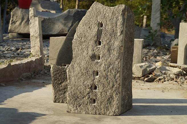 Samuel Nigro
Five Pieces, 2014
Indian Granite, 28 inches high