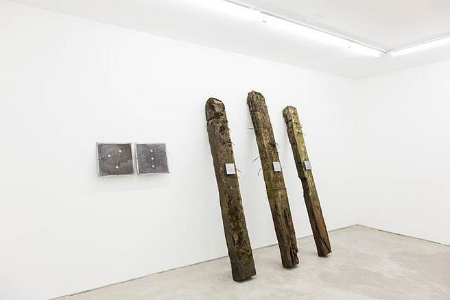 Marcelo Moscheta
Property, 2015
wood fence, corrosion and laser engraving on aluminum, 200 x 300 x 70 cm