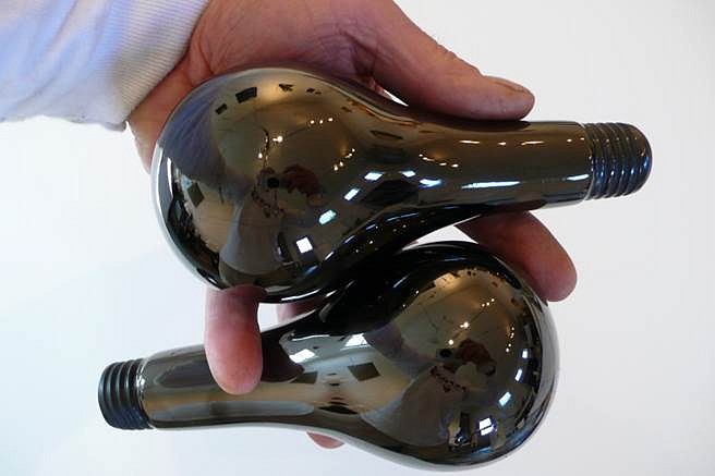 David Nyzio
Carbon Mirror Bulbs, 2013
coal, Dimensions variable, width: 200 inches
