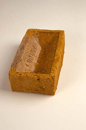 Esteban Álvarez
London Brick, 2000
brick reconstructed with a mixture of curry, rice, hummous, soy sauce, pita bread, polenta, chile, and Irish beer, 20 x 10 x 5 cm