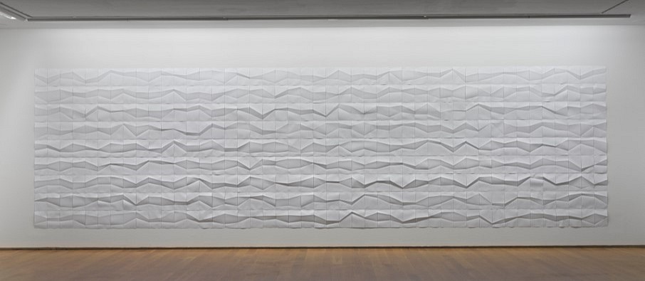 Ignacio Uriarte
Fluctuating Folds, 2012
paper installation, Variable Dimensions