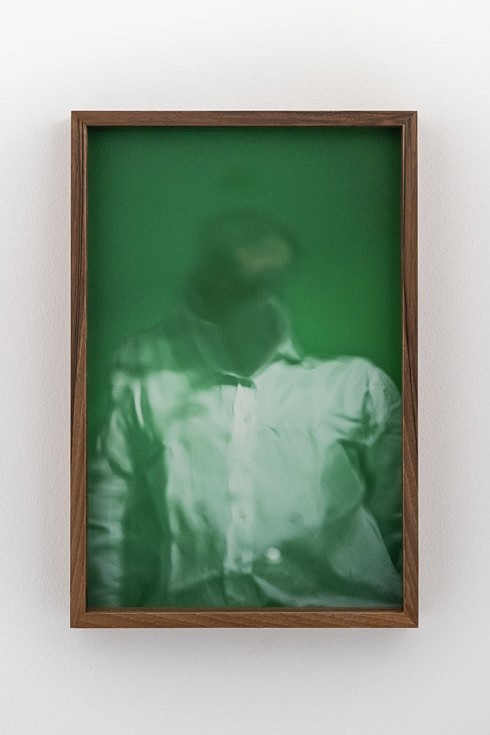 Francesco Gennari
Autoritratto su menta (con camicia bianca) / Self-portrait on Mint (with White Shirt), 2019
Inkjet print on 100% cotton paper on dibond, walnut wood frame, 45 x 31 cm