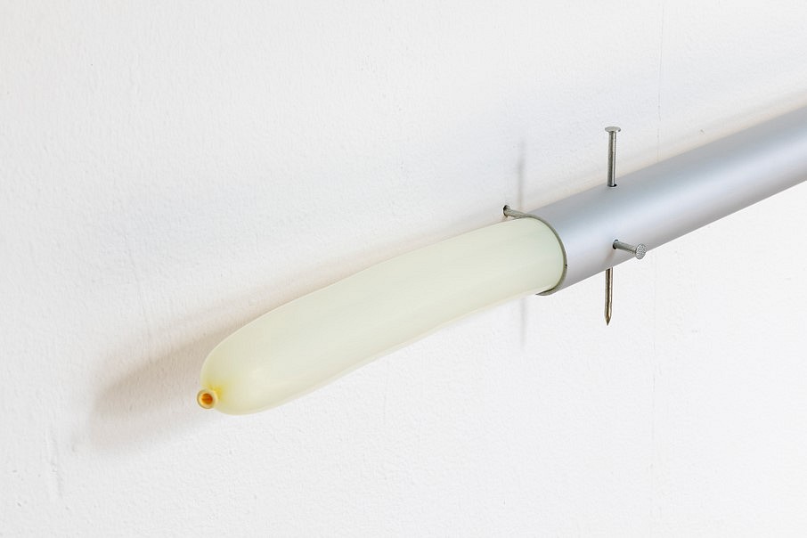 Alessandro Agudio
Oh!Che Dolor (detail), 2018
aluminum, nails, balloon, 1 3/4 x 49 x 5 in.