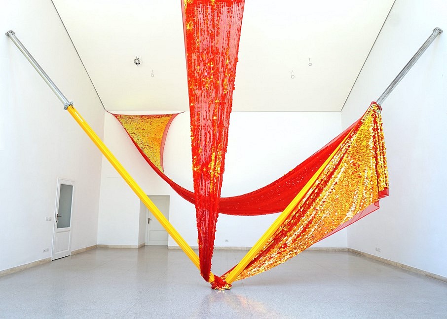Bettina Allamoda
Cleopatra Extended, 2018
irredescent polyester-jumbo-sequin-Spandex mesh, enameled steel props, 11 x 8.5 x 9 meters