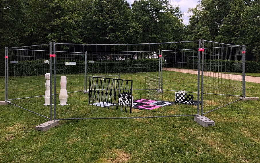 Andrea Pichl
delirious Dinge II, 2019
fences, colored sand, concerete, plaster, in "Model and Ruin" Werkleitz Festival, Dessau, Germany, on the occasion of the Bauhaus centenary at Feininger and Moholy-Nagy Meisterhaüser and Georgeengarden.  please note: shown is only one part of the whole work.dimensions variable