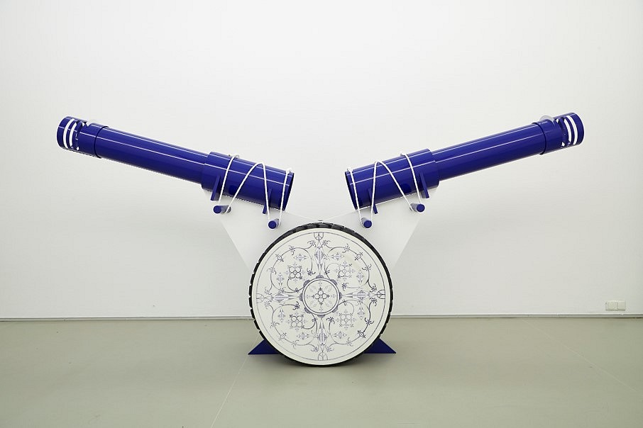Suse Weber
Kassandra, 2014
rubber, powder-coated metal, photography, rope, 3.3 yard x .87 yard x 2 yard