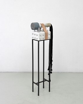 Yeni Mao -&nbsp;fig 18.3 console, knurled