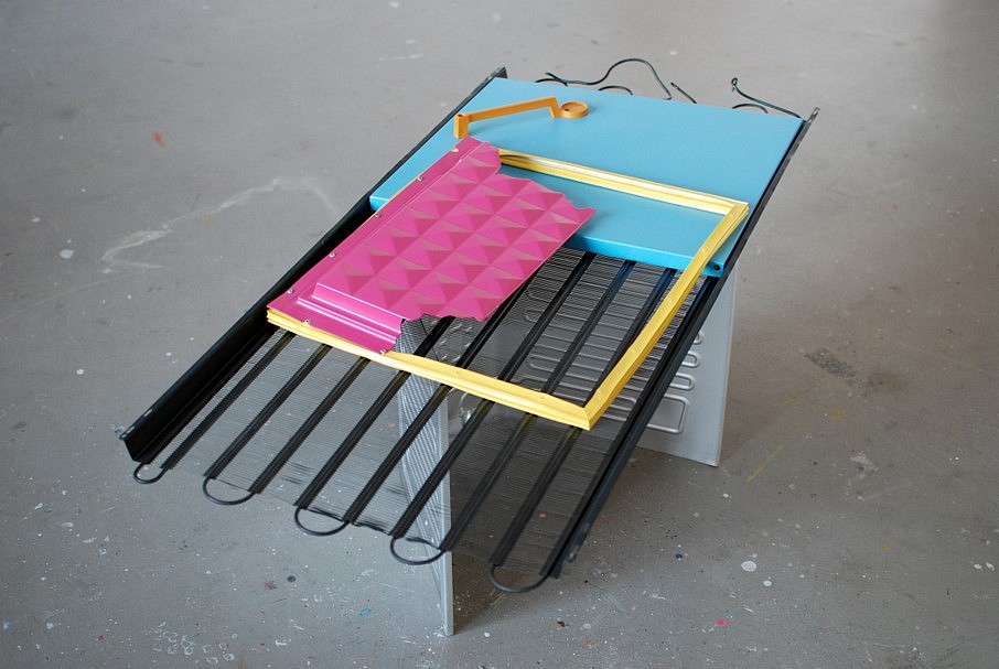 Olivier Guesselé-Garai
Kühlschrank ohne Fleisch, 2014
spray paint on steel, magnet, plastic, oil on aluminum, 129 x 57 x 52 cm