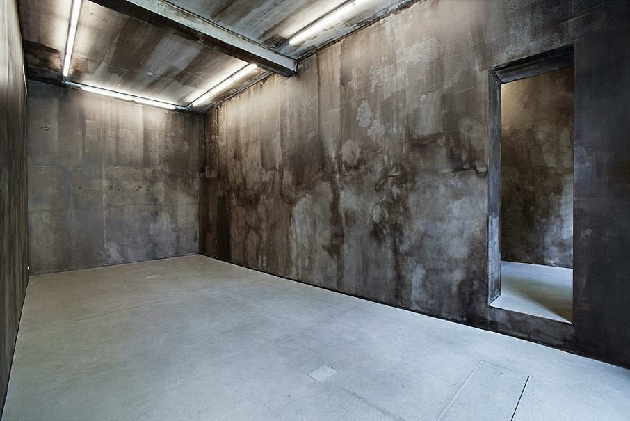 Nicola Martini
Sippe, Bitumen of Judea, 2013
on wall, room dimensions
Installation view: Kaufmann repetto, Milan, Italy