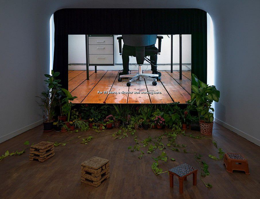Ghita Skali
The Hole's Journey, 2020
, installation with a video, plants and stools at De Ateliers - Amsterdam, 3 x 5 x 4 meters