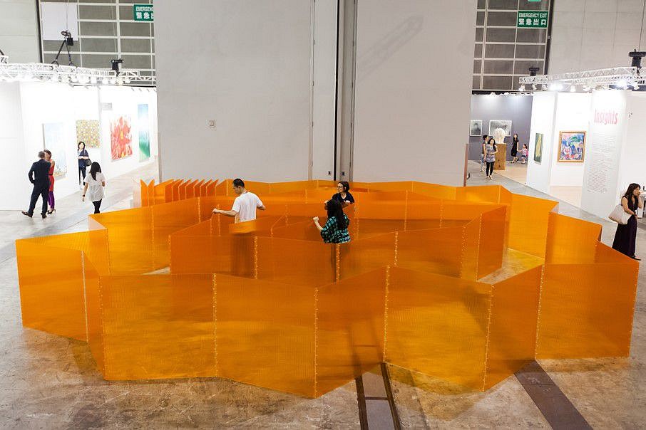 Marta Chilindron
Orange Cube 48, 2014
orange twin-wall polycarbonate and hinges, 4 x 4 x 4 feet (variable dimensions)
Artists and volunteer re-shaping the work at ‘Encounters’ Art Basel Hong Kong, 2014