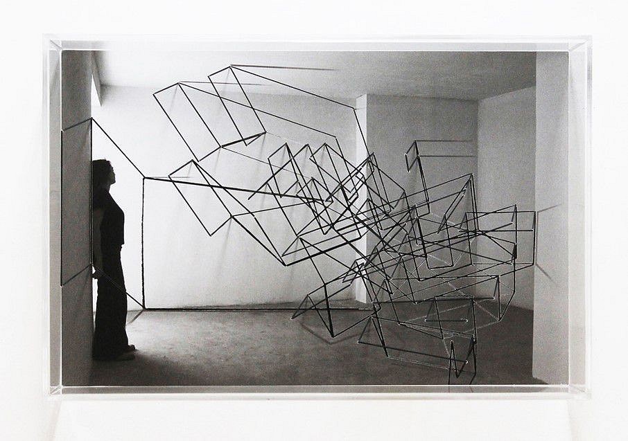 Emanuela Fiorelli
Archibox 1, 2017
box plexiglas and elastic thread on screen printing on plexiglas, 40. x 60. x 14. cm