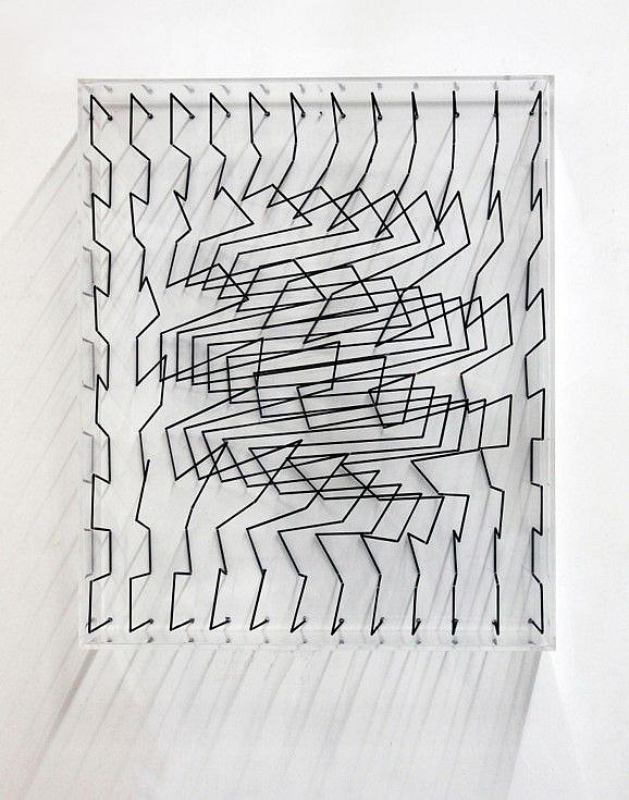 Emanuela Fiorelli
Basic Box 17, 2022
plexiglas and elastic thread, 60. x 50. x 14. cm