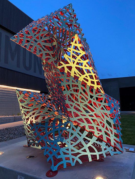 Linda Fleming
Lightning, 2022
stainless steel, Tnemec paint, 144 x 114 x 69 1/2 in.