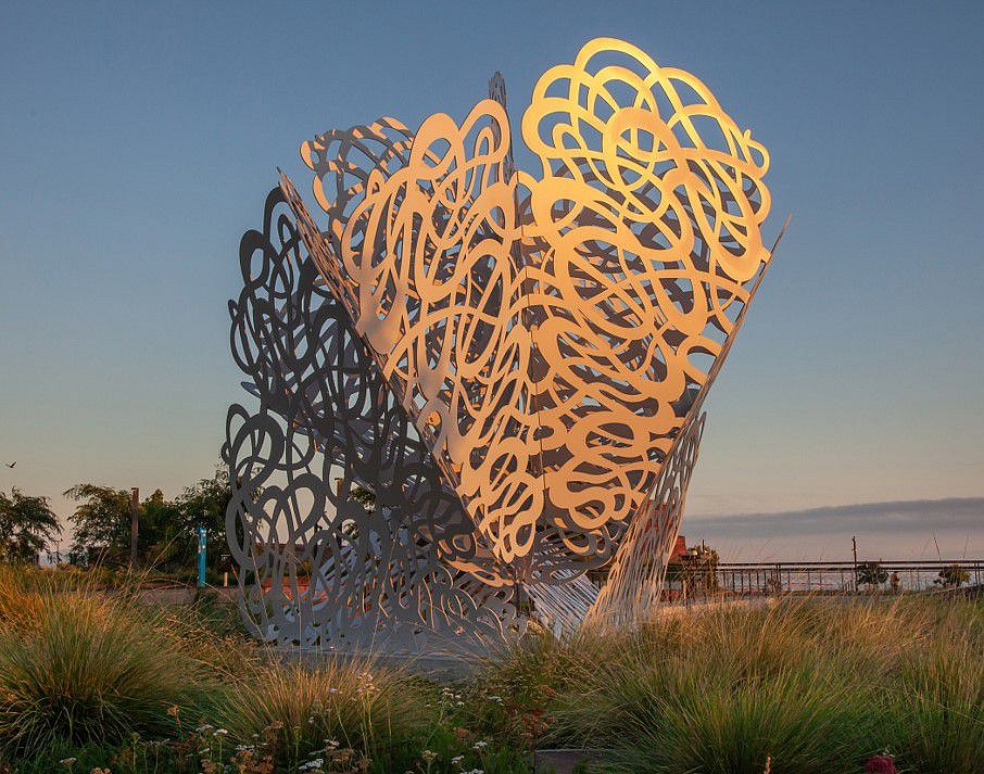 Linda Fleming
Spindrift, 2020
stainless steel, Tnemec paint, 180 x 282 x 198 in.