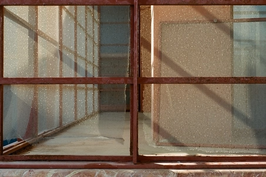 Isabelle Young
Staged, 2023
C-type print, 60 x 45 cm