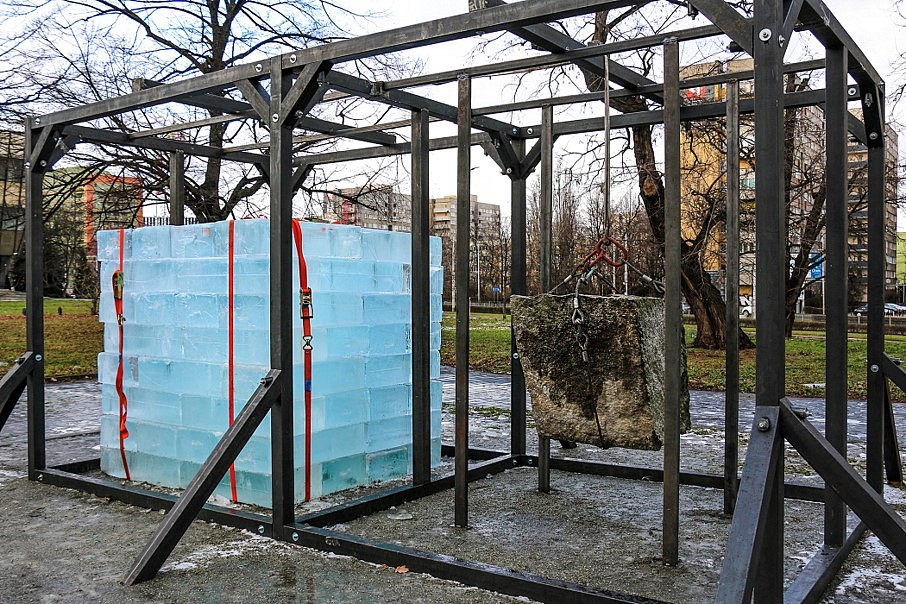 Tomasz Domanski
Machine of Time, 2021
industrial steel profile, ice, crane accessories (hooks, shackles, steel eyelets, steel ropes), 236.2 x 118 inches